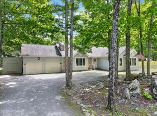 151 Willow Dr, Hawley, PA 18428