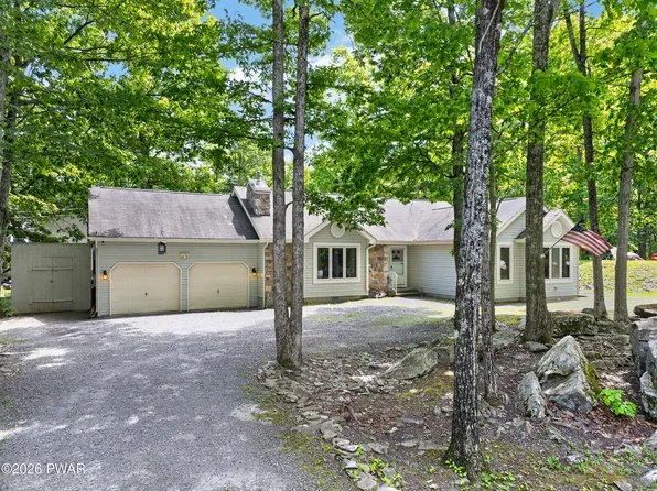 151 Willow Dr, Hawley, PA 18428