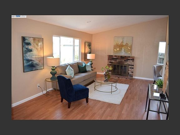4th image of 939 Walnut Dr