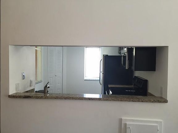 4th image of 1052 The Pointe Dr