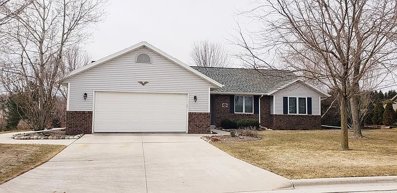 1st image of 215 Westridge Dr