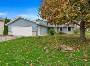 504 Pembroke Rd SW, Poplar Grove, IL 61065