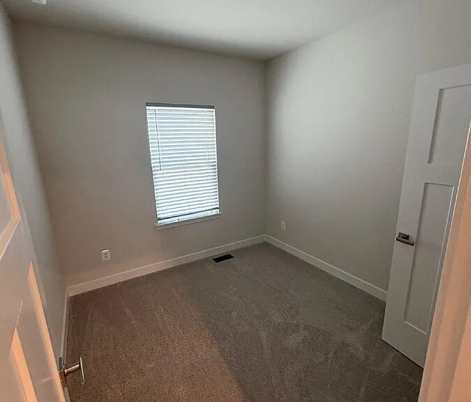 4662 Drysdale St — Photo 16