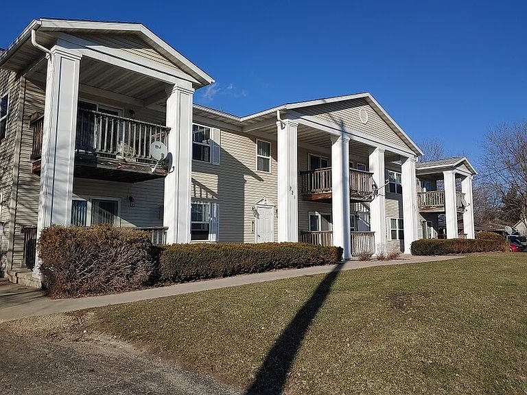 719 W Racine St #3 — Photo 1