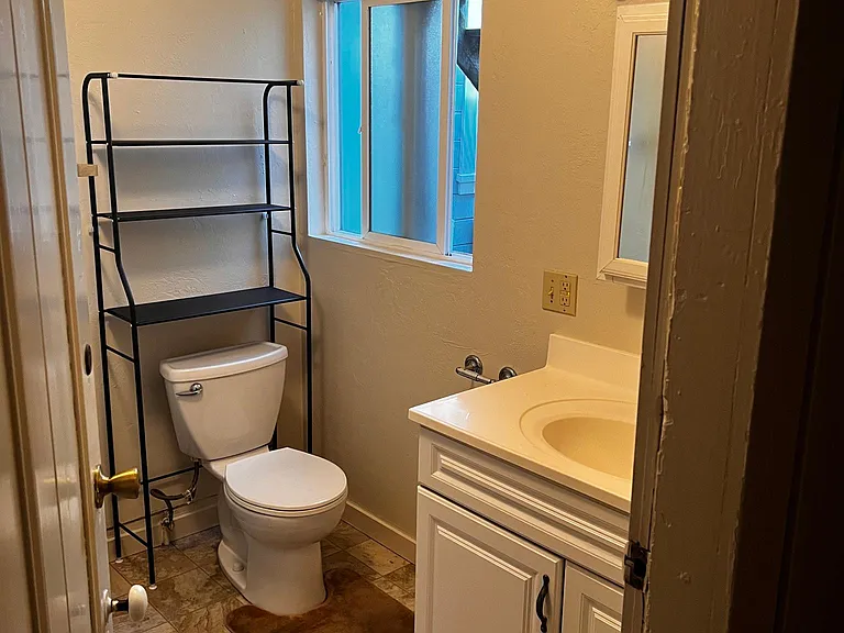 320 Locust St #2 — Photo 15