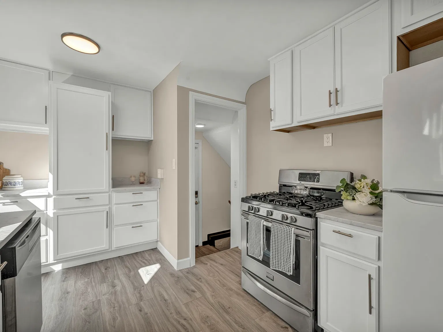 3 bed, 1310 sqft, $2,100 — Photo 3