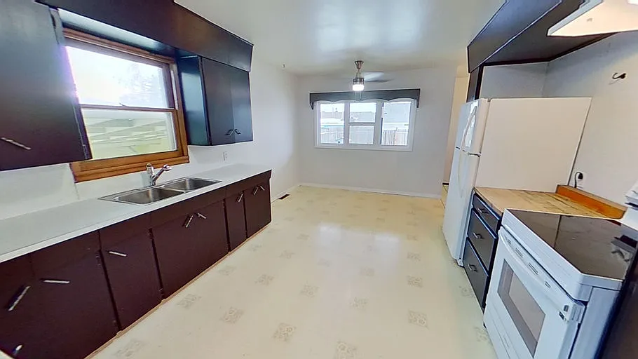 3 bed, 1.0 bath, $2,100 — Photo 2
