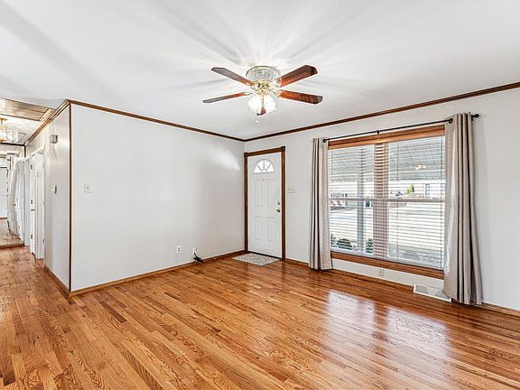 3rd image of 2966 Foxwood Dr