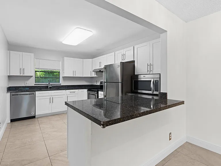 1515 N Federal Hwy — Photo 1
