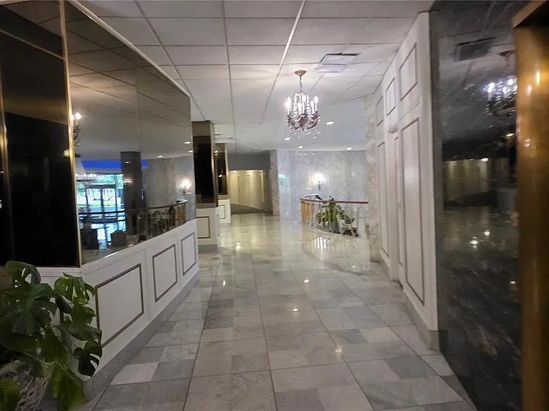 5255 Collins Ave #7G — Photo 32