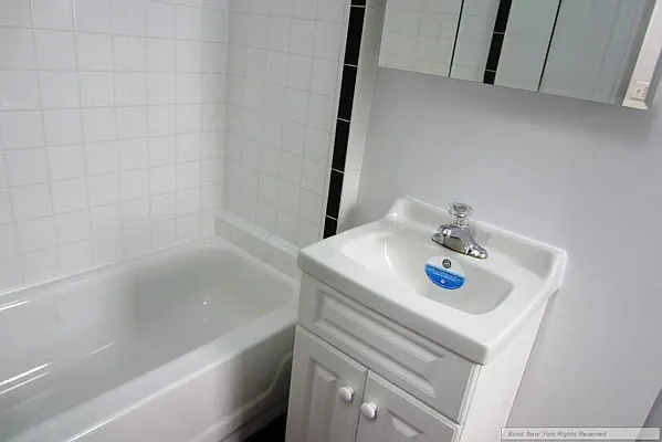 Rented by Bond New York | media 38