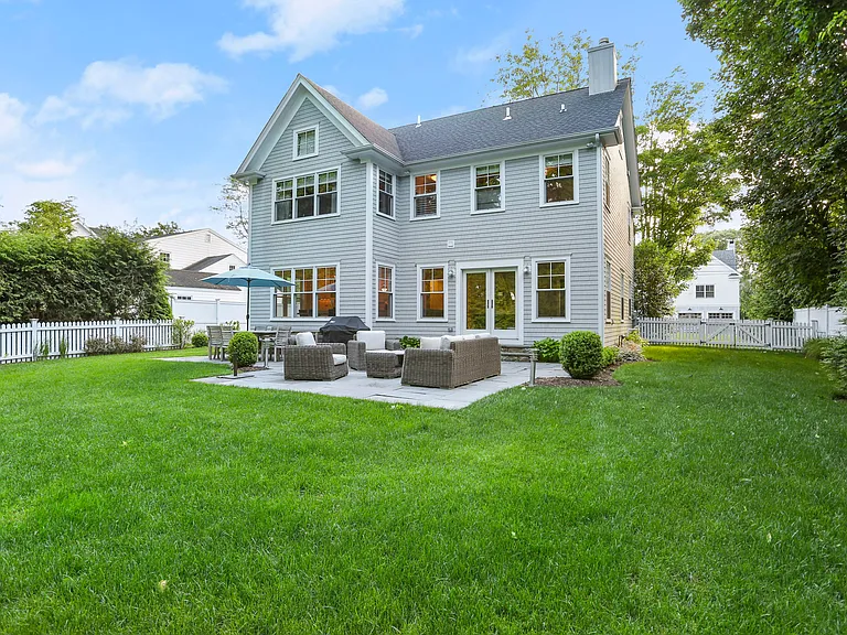26 Long Lots Ln — Photo 2