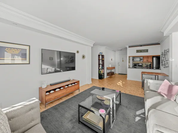 377 Rector Place image 3 of 9