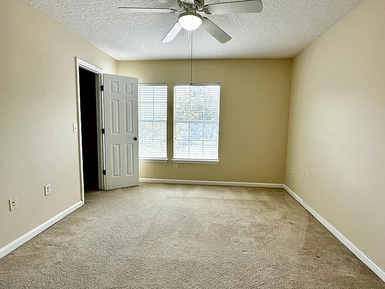 1496 Fieldview Dr — Photo 9