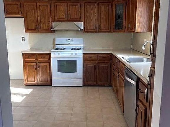 5th image of 401 Guyon Ave