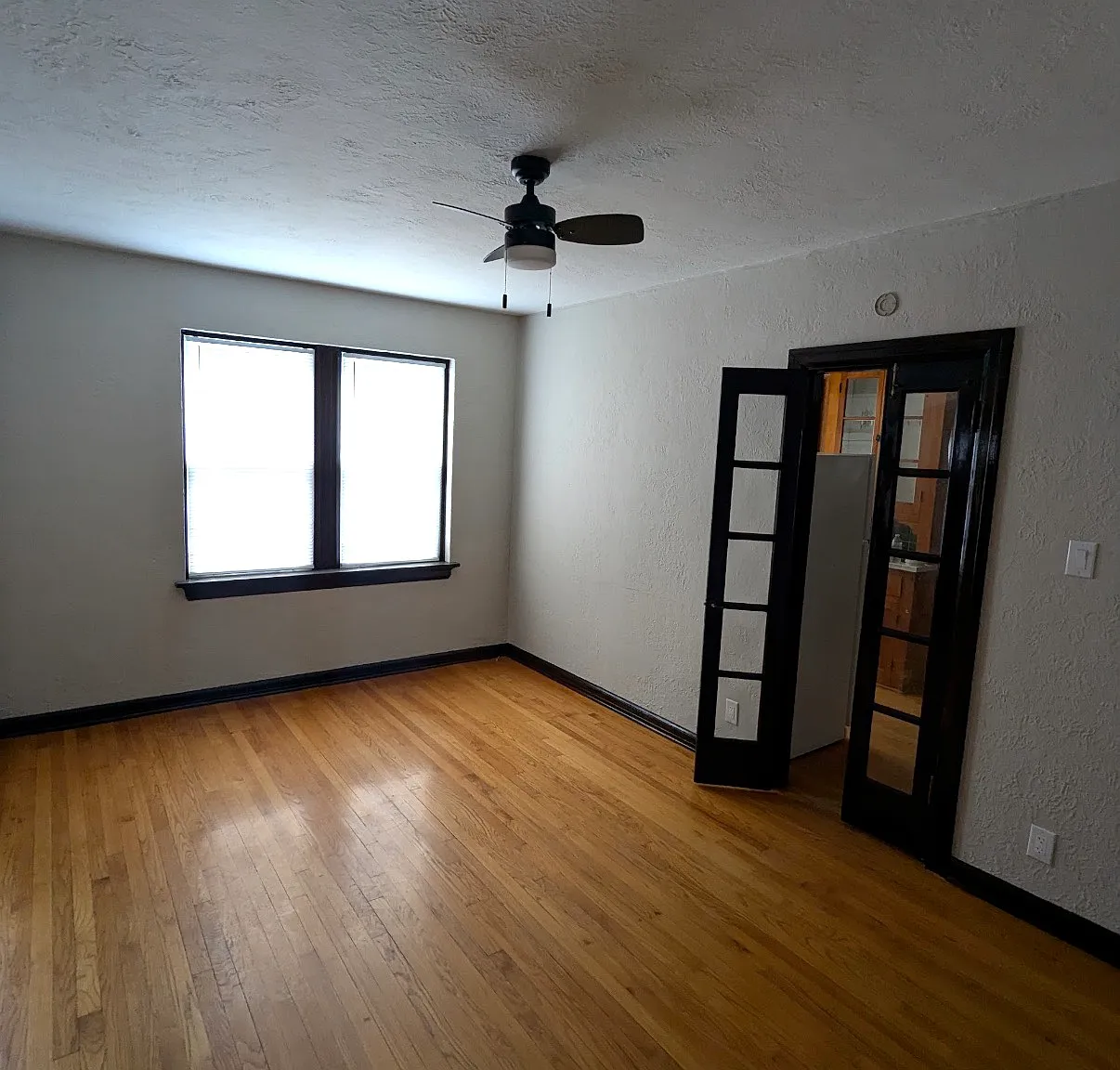 1 bed, 1050 sqft, $1,050 — Photo 3