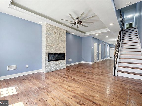 2nd image of 2450 N 20th St