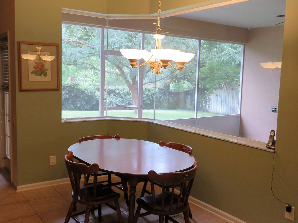1st image of 588 Caledonia Pl