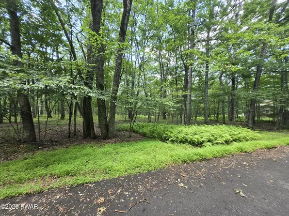 LOT 17 Woodledge Hills Dr, Hawley, PA 18428