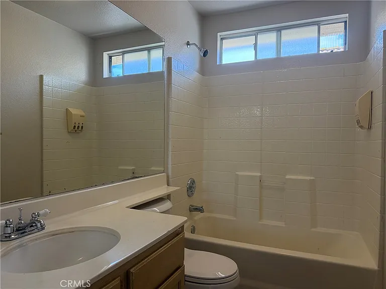 42920 Corte Salamanca — Photo 19