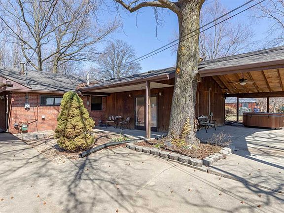 4th image of 10 Hazelwood Ct