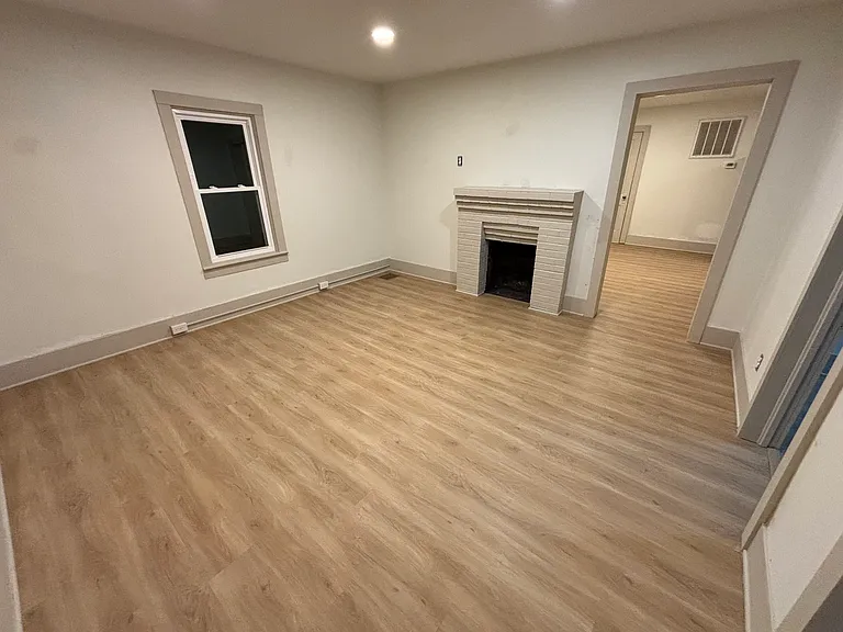 1210 E Chilhowie Ave — Photo 3