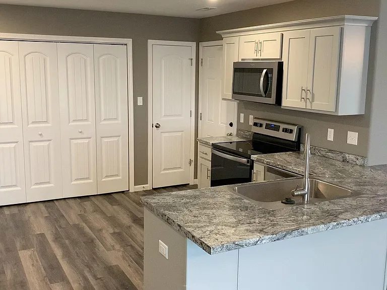 727 Valley View Ct — Photo 3