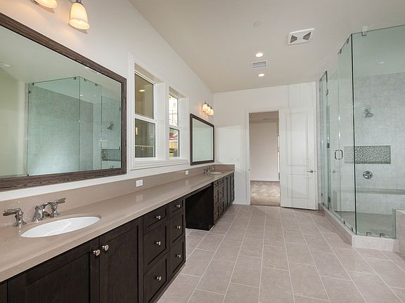 Luxurious Master Bath