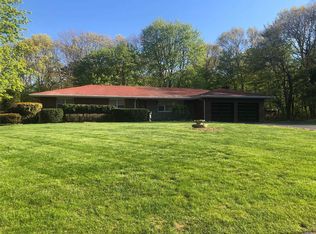 31 Circle Dr, Shoreham, NY 11786