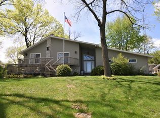 537 Indian Echoes Ln, Oshkosh, WI 54902