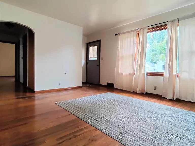 211 Wyoming Ave — Photo 3