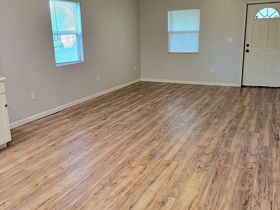 2nd image of 2927 Warren Ave