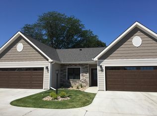 1103 W 10th St APT 7, Yankton, SD 57078