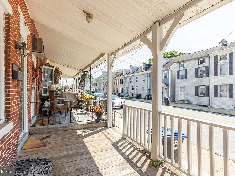 620 E Hector St — Photo 26
