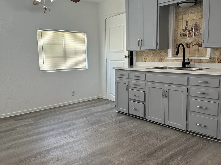 1314 Laurelwood Dr — Photo 8