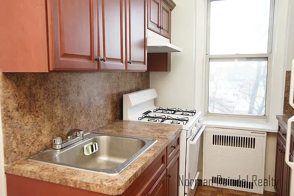 Rented by Norman Raindel, LREB | media 45