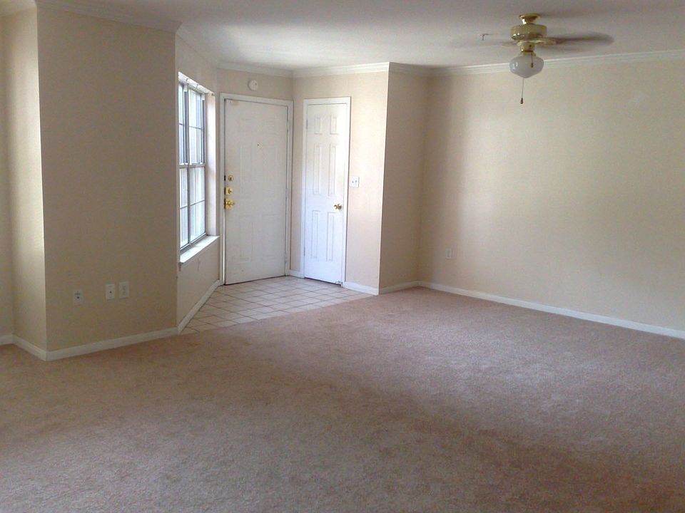2nd image of 501 W 26th St APT 205