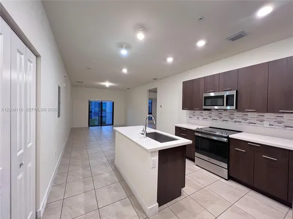 8265 NW 41st St #C-405, Doral, FL 33166