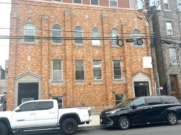 22 Liberty Avenue image 3 of 3