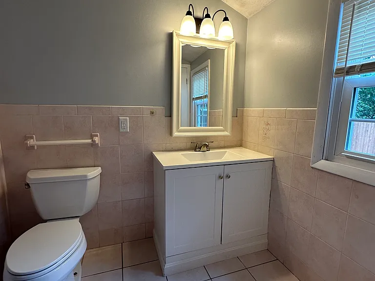 2 Adelaide Ave #B — Photo 11