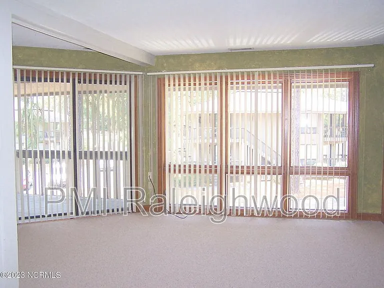 220 Foxkroft Dr — Photo 4