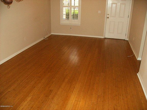 4th image of 319 Redwood Ln