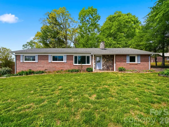 2754 Fairwood Dr SE, Hudson, NC 28638