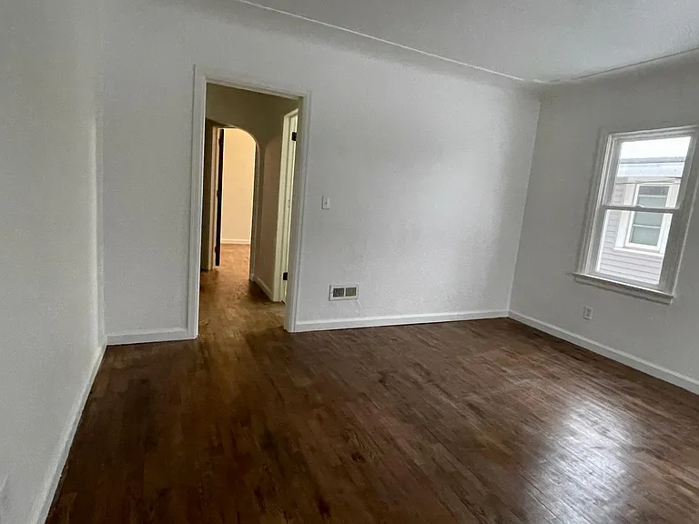 254 Eldred St — Photo 10