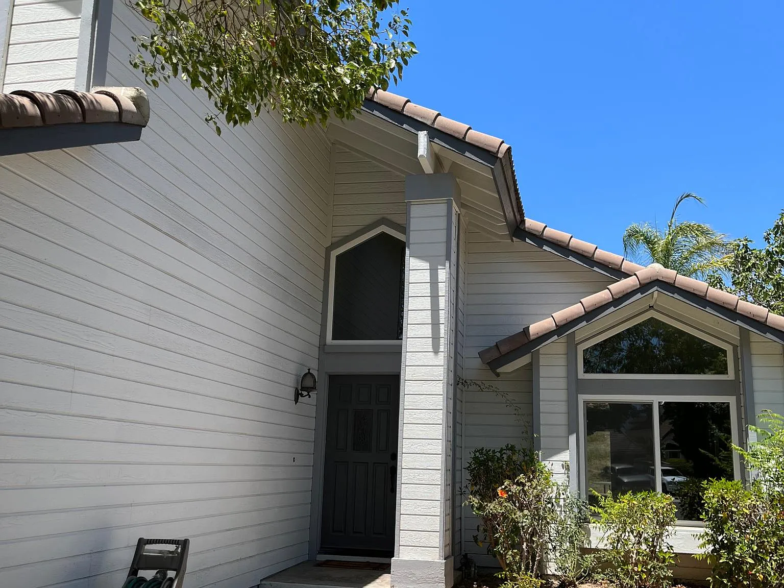 447 Yellowstone Cir — Photo 2