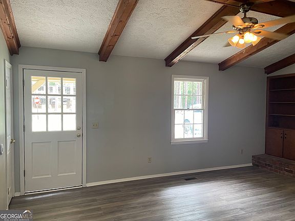 3rd image of 124 Alexander Ave