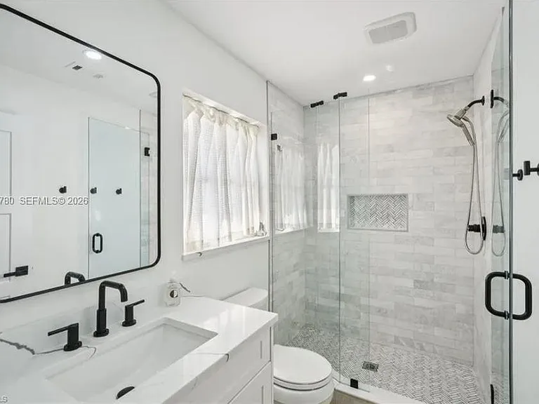 444 N Barfield Dr — Photo 20