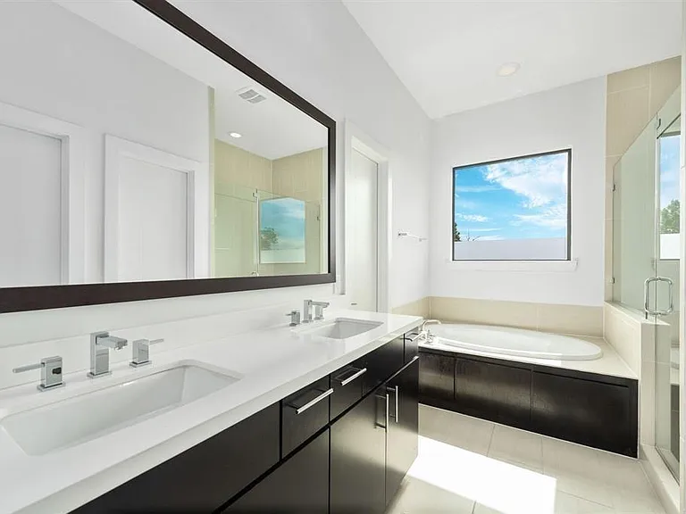6127 Clyde St #B — Photo 22