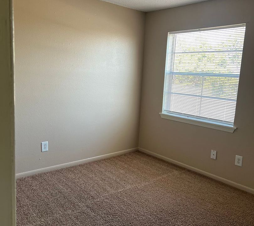 2nd image of 2000 Illinois Ave #204