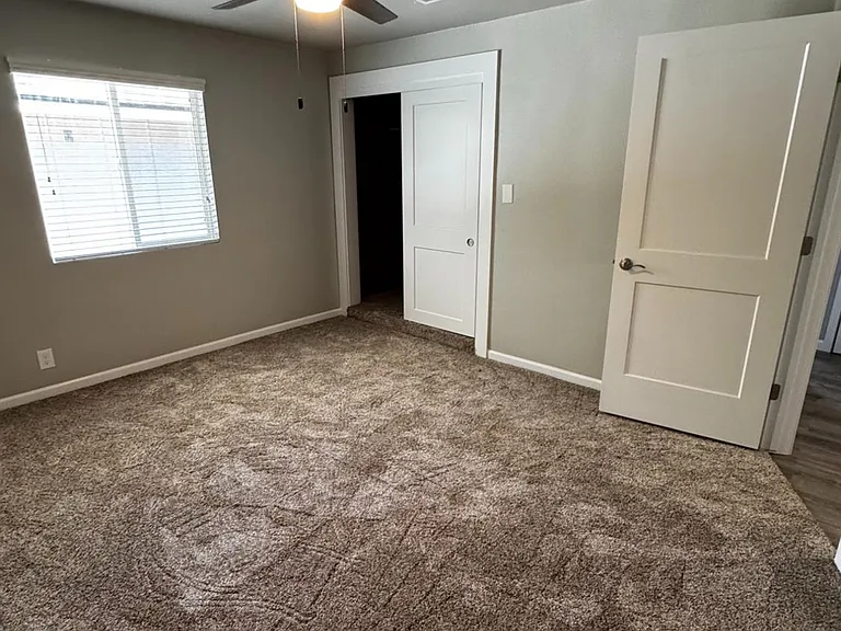 4832 N Fruit Ave — Photo 21